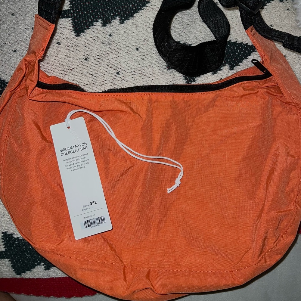 Baggu Medium Crescent in Nasturtium